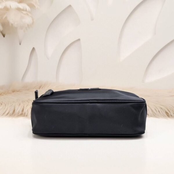 Re-Nylon en Saffiano Zwart 21 cm - Afbeelding 4
