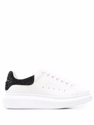 Oversized lage sneakers met klinknagels