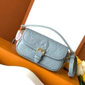 Alternative view of Nano Diane Blau 19 cm