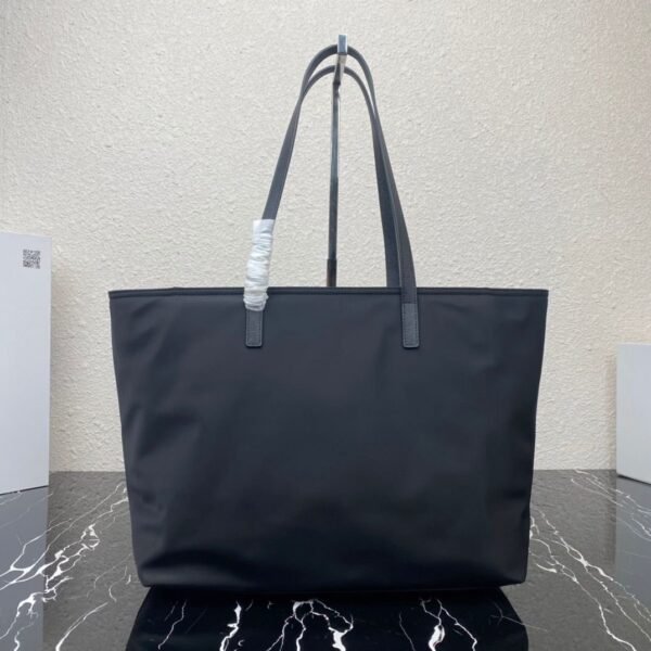Tote bag van Re-Nylon Zwart 34 cm - Afbeelding 4